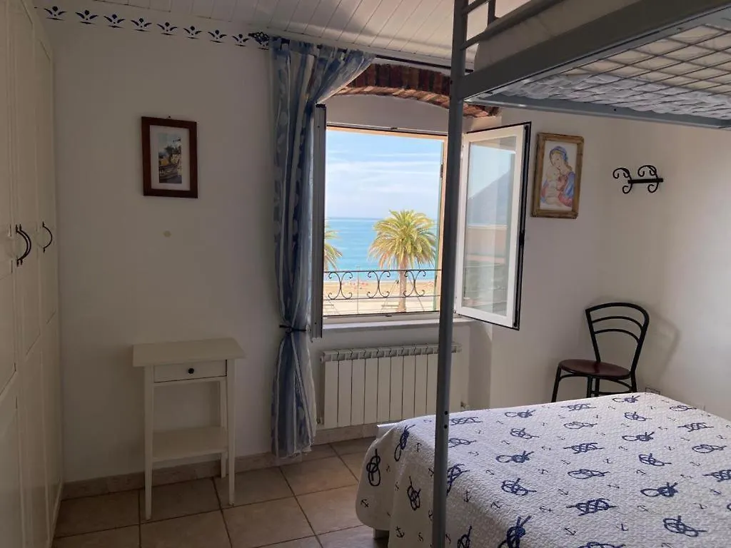 A Window To The Sea Daire Riva Trigoso İtalya